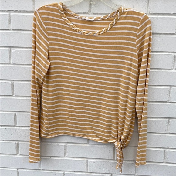 Olivia Rae Top - Picture 2 of 8